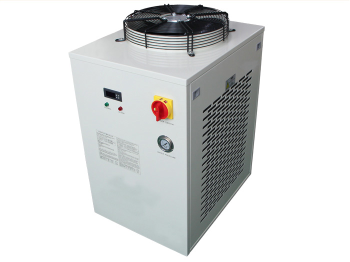 UV LED固化光源設(shè)備的三大配置照射頭、水冷機(jī)、電源驅(qū)動